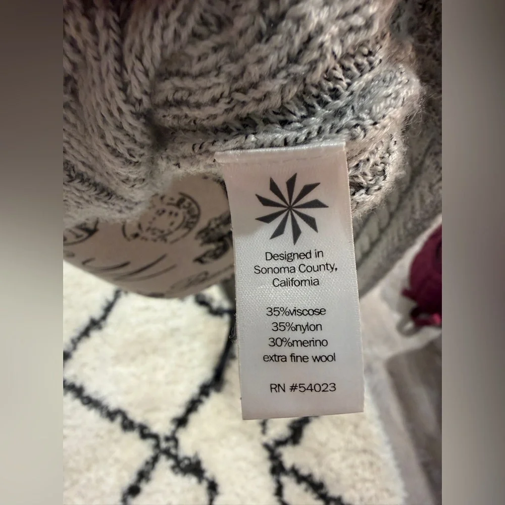 Athleta Merino Wool Blend Cable Knit Sweater Size Small - Picture 11 of 11